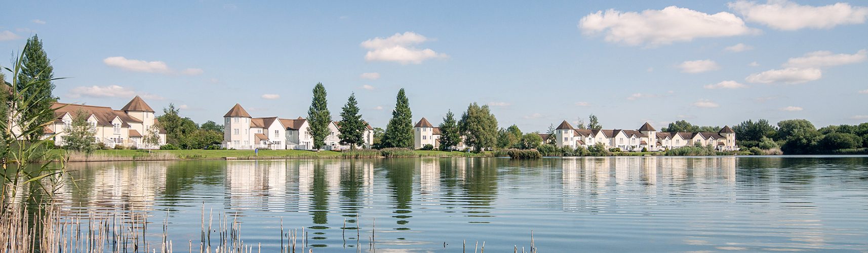 Cotswolds Lakeside Holiday Homes on Isis & Windrush Lakes