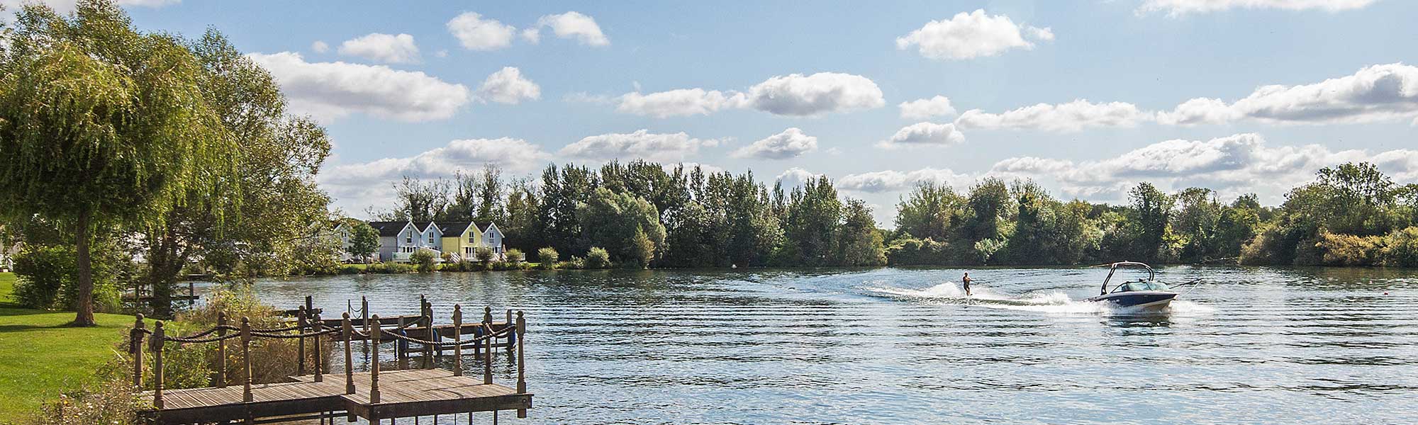 family holidays in cotswold water park