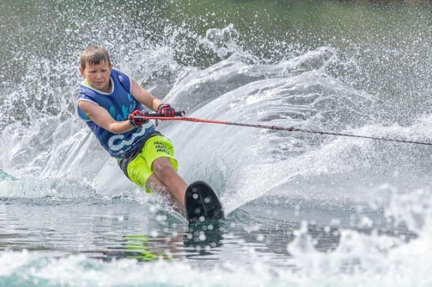 waterskiing in the Cotswold Water Park