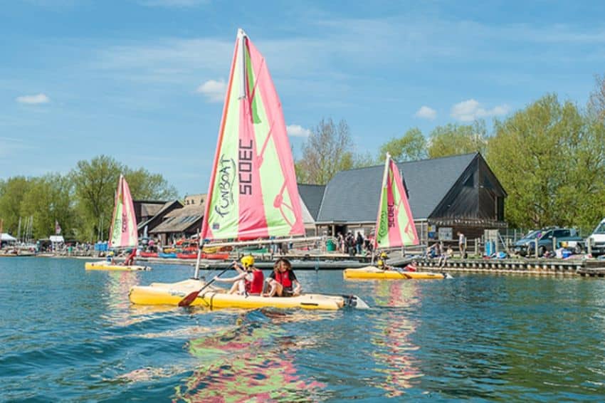 Sailing in the Cotswold Water Park at the Real Outdoor Xperience